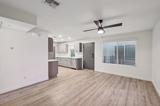 Atrium Lofts in Phoenix, AZ - Building Photo - Building Photo