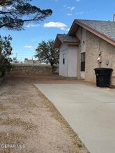 15327 Woodhill Ct in Horizon City, TX - Building Photo - Building Photo