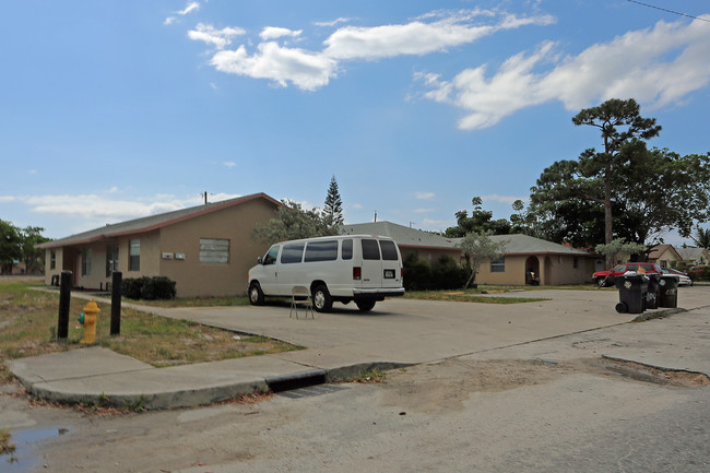 1102-1112 S H St in Lake Worth, FL - Building Photo - Building Photo