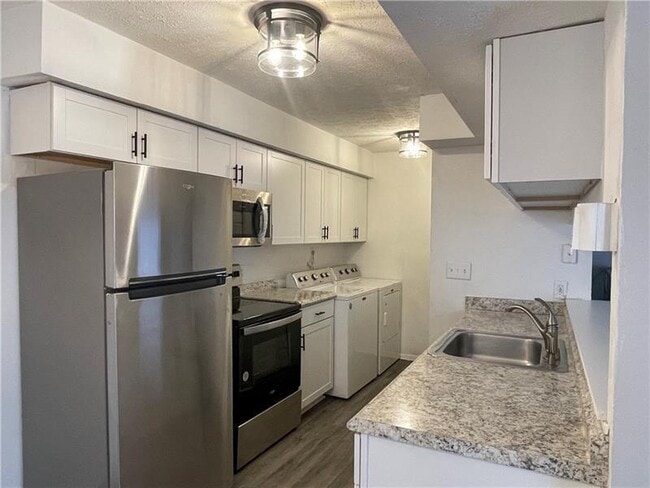 662 Bellemeade Dr SW in Marietta, GA - Building Photo - Building Photo