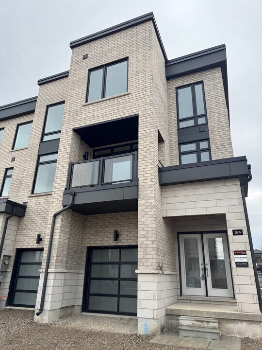 164 Danielle Moore Cir in Toronto, ON - Building Photo