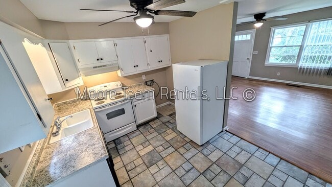 914 Rutledge Annex in Hendersonville, NC - Building Photo - Building Photo