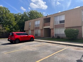 Glennwood Apartments in San Antonio, TX - Building Photo - Building Photo