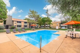 Parkside Apartments in Lubbock, TX - Foto de edificio - Building Photo