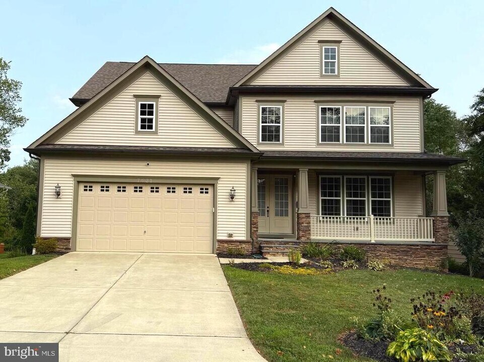 7621 Leonard Dr in Falls Church, VA - Building Photo