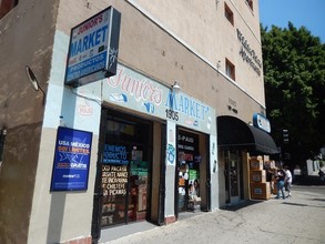 Wilshire Pointe Apartments in Los Angeles, CA - Building Photo - Building Photo