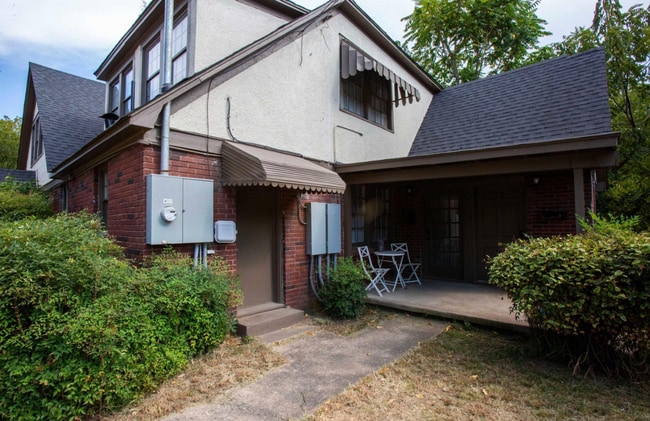 property at 300 S Valentine St