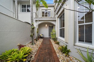 896 Spinnaker Dr in Hollywood, FL - Building Photo - Building Photo