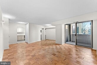 4601 N Park Ave in Chevy Chase, MD - Building Photo - Building Photo