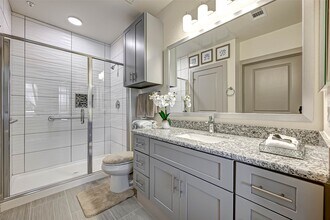 6955 Turtlewood Dr in Houston, TX - Building Photo - Building Photo