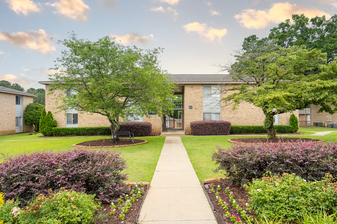 Amora West in Fayetteville, NC - Building Photo