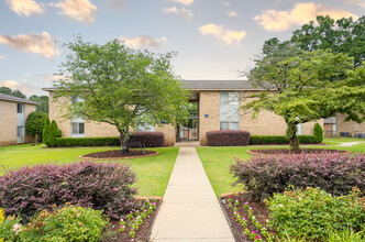 Amora West in Fayetteville, NC - Foto de edificio - Building Photo