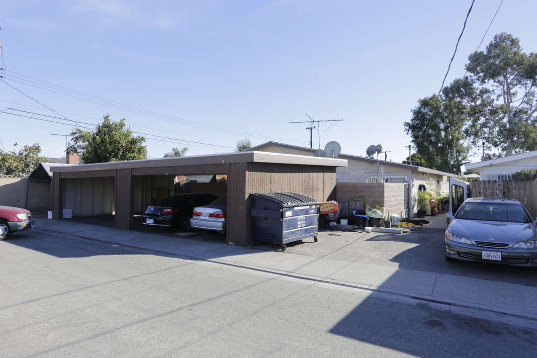 14754 Bushard St in Westminster, CA - Building Photo