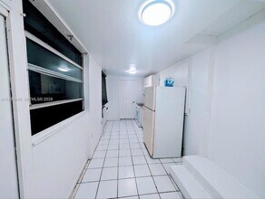 1825 Harding St, Unit 5 in Hollywood, FL - Building Photo - Building Photo