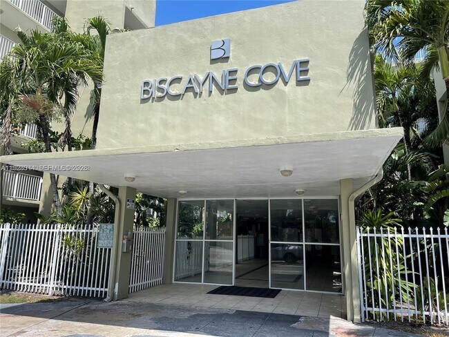 665 NE 83rd Terrace in Miami, FL - Building Photo - Building Photo