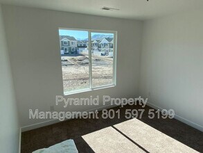 557 Winding River Ave in Lehi, UT - Foto de edificio - Building Photo