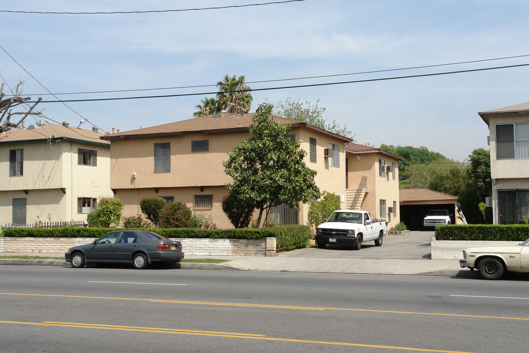 6640 Woodman Ave in Van Nuys, CA - Building Photo