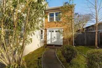 1304 Wakefield Dr in Virginia Beach, VA - Building Photo - Building Photo