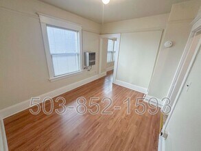 2708 NE Sandy Blvd in Portland, OR - Building Photo - Building Photo