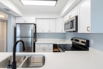 5745 Foxlake Dr in North Fort Myers, FL - Foto de edificio - Building Photo