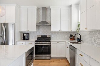 1110 Walton Ln in Austin, TX - Building Photo - Building Photo