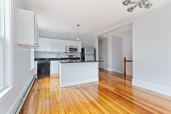 39 Harvard Ave, Unit 39 in Brookline, MA - Foto de edificio - Building Photo