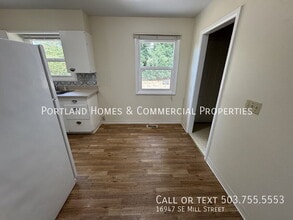 16947 SE Mill St in Portland, OR - Building Photo - Building Photo