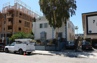 727 S Manhattan Pl in Los Angeles, CA - Building Photo - Building Photo