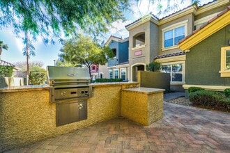 Ravello Townhomes in Las Vegas, NV - Foto de edificio - Building Photo