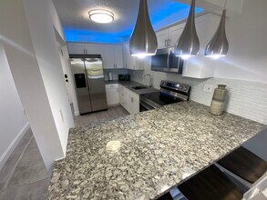 6444 Collins Ave, Unit 302 in Miami Beach, FL - Building Photo - Building Photo