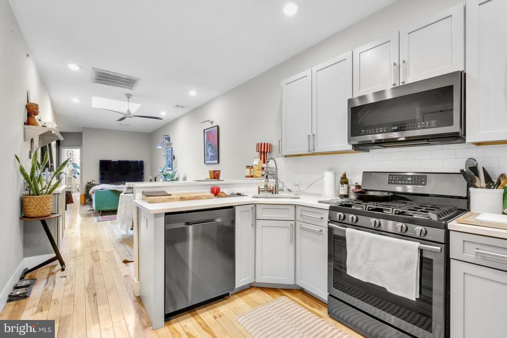 1142 Frankford Ave in Philadelphia, PA - Building Photo