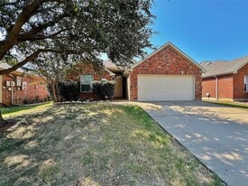 620 Brookbank Dr in Crowley, TX - Building Photo