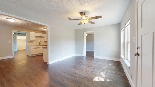 7346 Iwo Jima Rd in Houston, TX - Building Photo - Building Photo