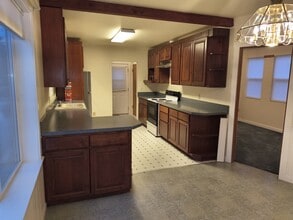 13902 51st Ave S in Tukwila, WA - Foto de edificio - Building Photo