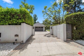 2701 Roscomare Rd in Los Angeles, CA - Building Photo - Building Photo