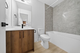 8821-88122 122 Ave NW in Edmonton, AB - Building Photo - Building Photo