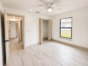561 Nimitz Blvd in Lehigh Acres, FL - Building Photo - Building Photo