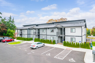 Riverbend Apartments in Salem, OR - Building Photo - Building Photo