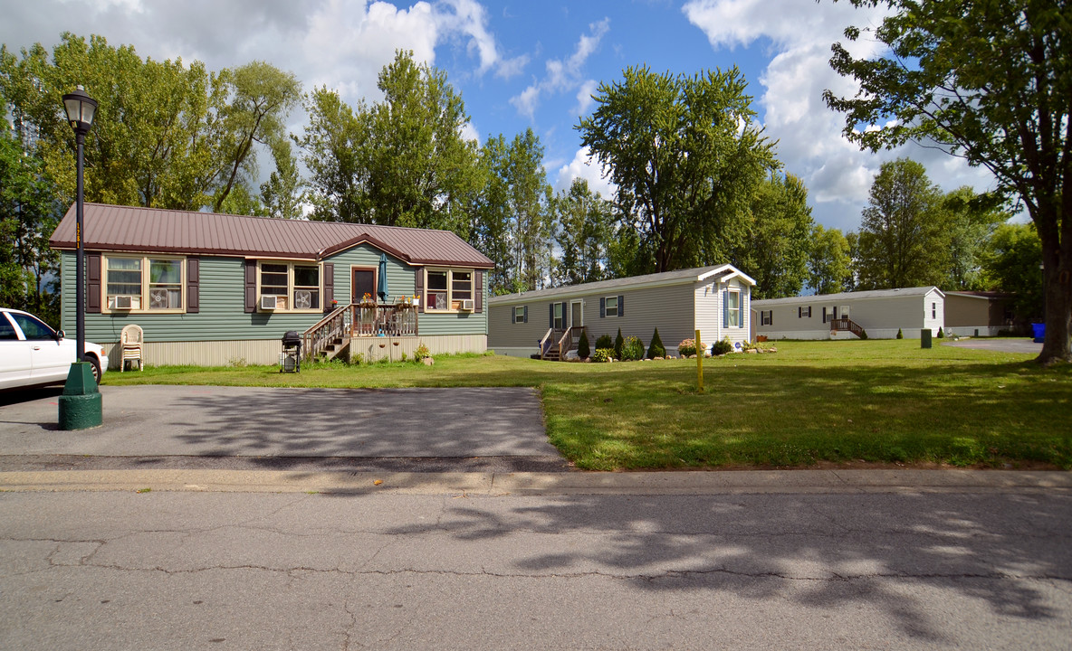 Madison Village in Liverpool, NY - Building Photo