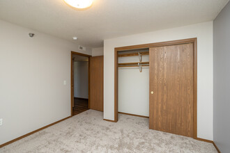 Eastern Hills Apartments in Sioux Falls, SD - Foto de edificio - Building Photo