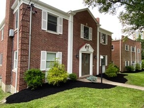 Edgecliff - Nassau Walnut Hill Apartments in Cincinnati, OH - Foto de edificio - Building Photo