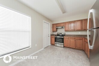 607 Estrada Ln in Kissimmee, FL - Foto de edificio - Building Photo