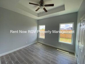 826 S Missouri St, Unit 4 in Alton, TX - Foto de edificio - Building Photo