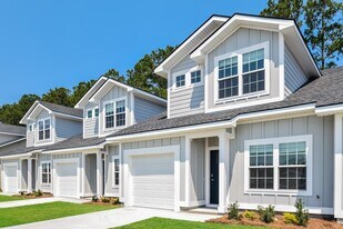 1102 Walker Point Way in Brunswick, GA - Building Photo