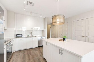 144 Elk Pl in New Orleans, LA - Building Photo - Building Photo