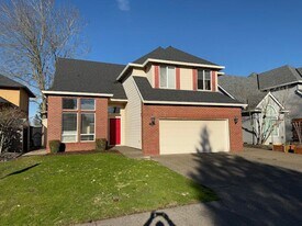 8981 SW Waverly Dr in Tigard, OR - Building Photo