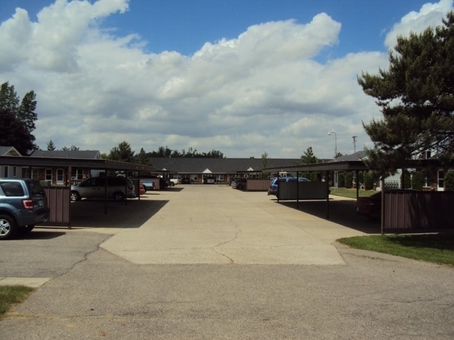 Green Acres Apartment in Sandusky, MI - Foto de edificio - Building Photo