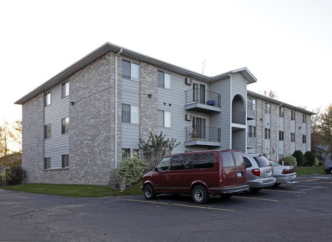 Gray Gable Apartments in Sauk Rapids, MN - Building Photo - Building Photo