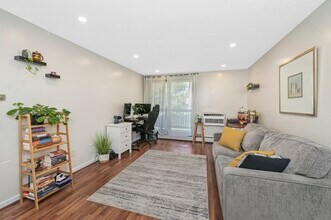 144 Kenrick St in Boston, MA - Building Photo - Building Photo