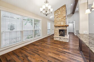 1926 Woodland Springs St in Houston, TX - Building Photo - Building Photo